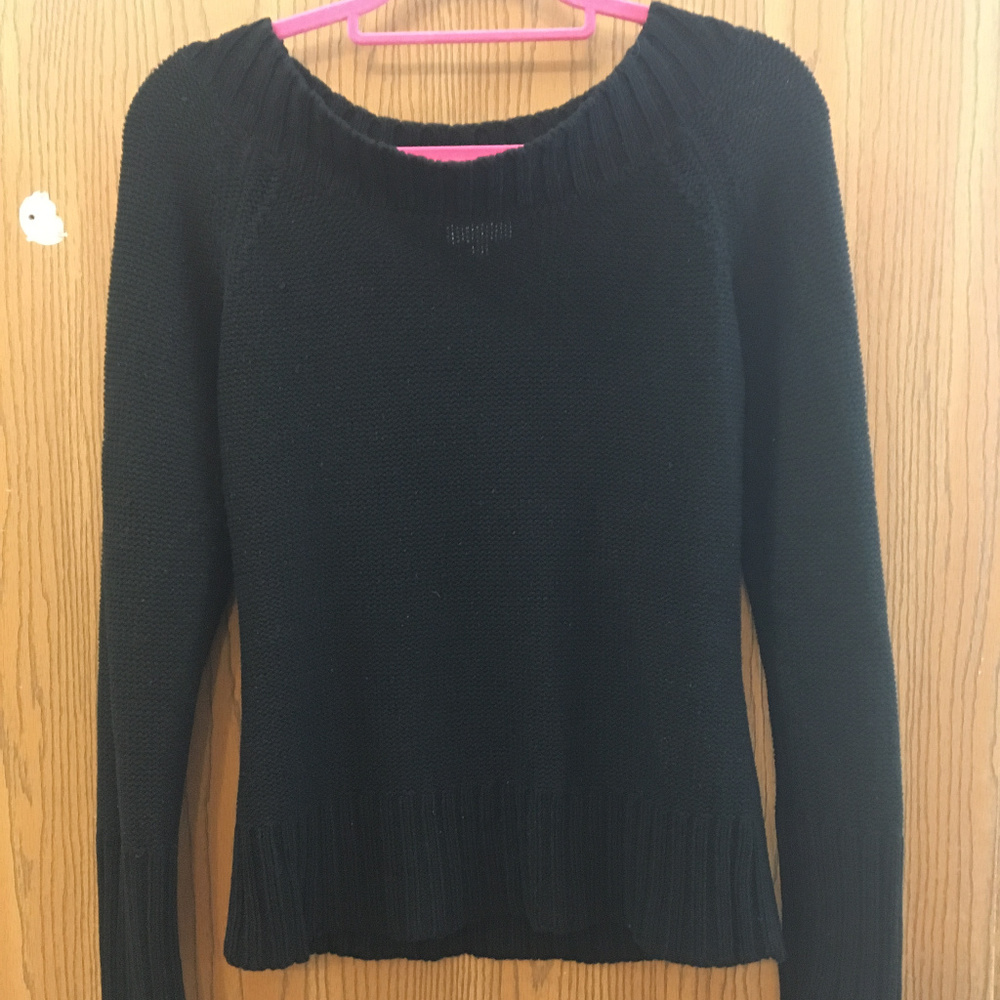 Wide Collar Black Grane Sweater